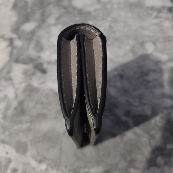 Michael Kors Small Two-Tone Crossgrain Jet Set Leather Wallet - Picture 4 of 8